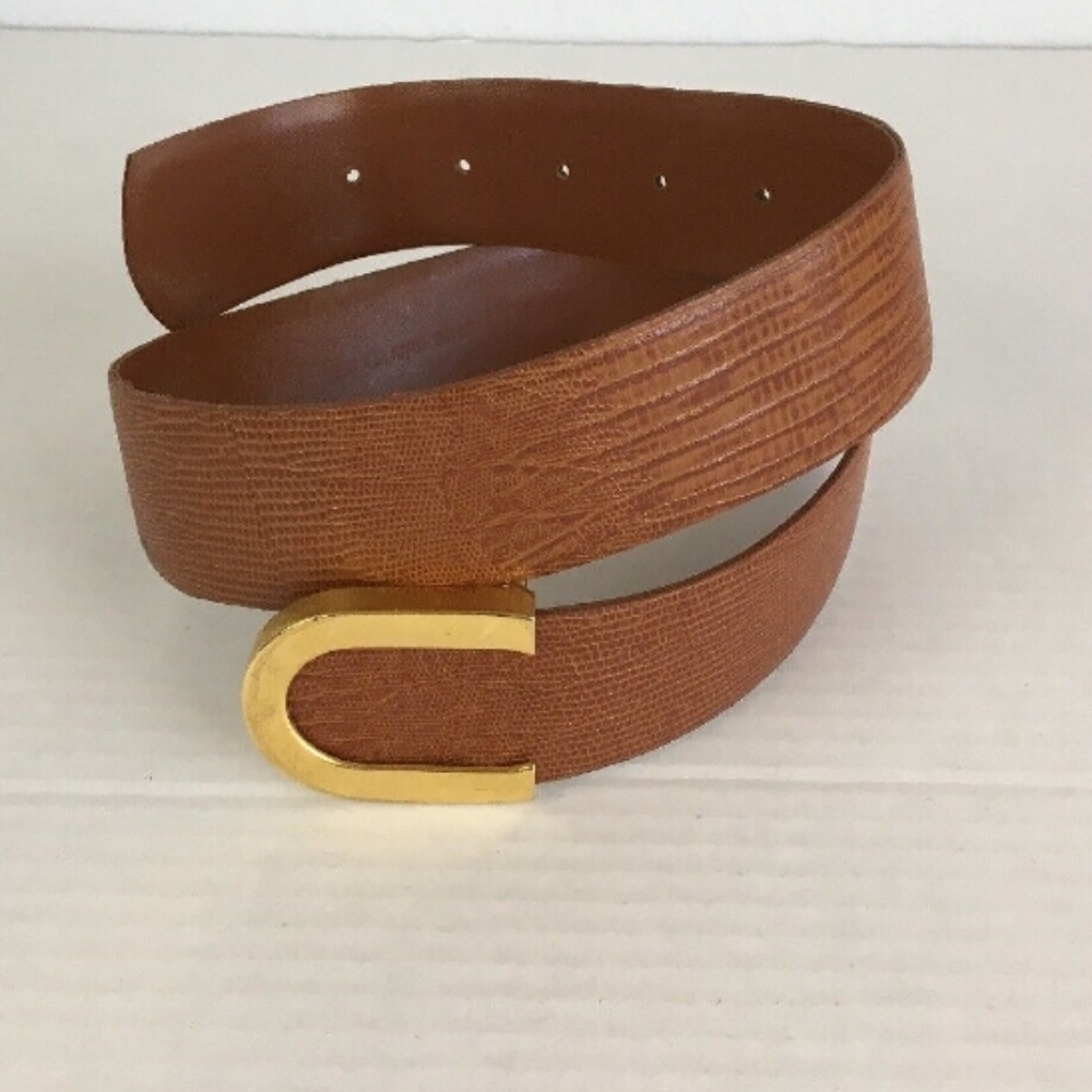 Classic Brown Leather Belt with Gold Horseshoe Buckle